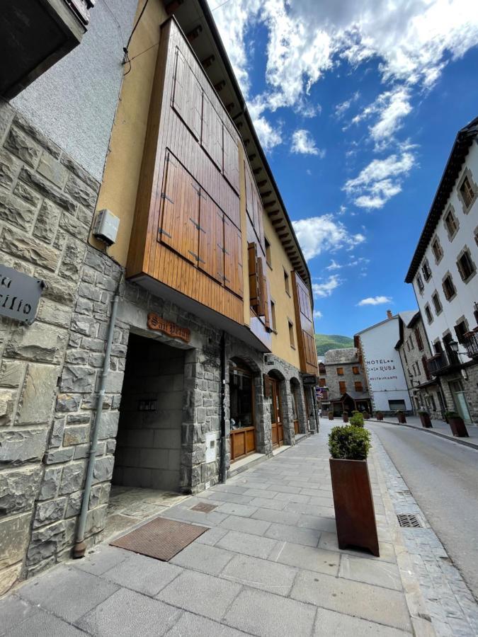 El Atico Nuevo En El Centro Con Ascensor, Garaje, Aire Acondicionado Y Wifi Lägenhet Biescas  Exteriör bild