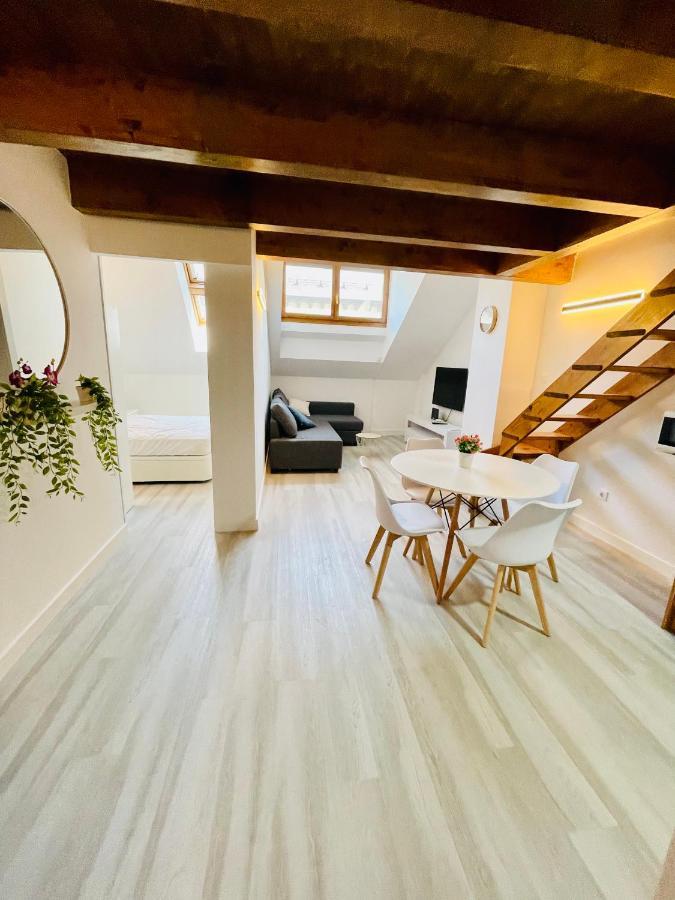 El Atico Nuevo En El Centro Con Ascensor, Garaje, Aire Acondicionado Y Wifi Lägenhet Biescas  Exteriör bild