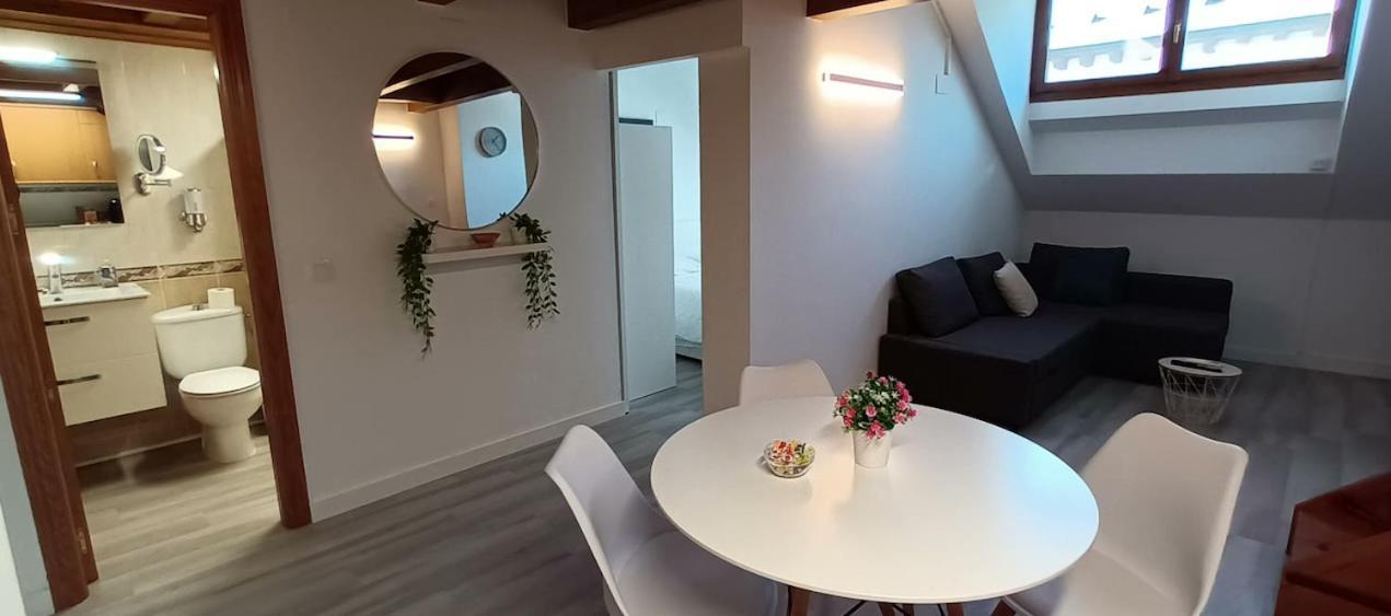 El Atico Nuevo En El Centro Con Ascensor, Garaje, Aire Acondicionado Y Wifi Lägenhet Biescas  Exteriör bild